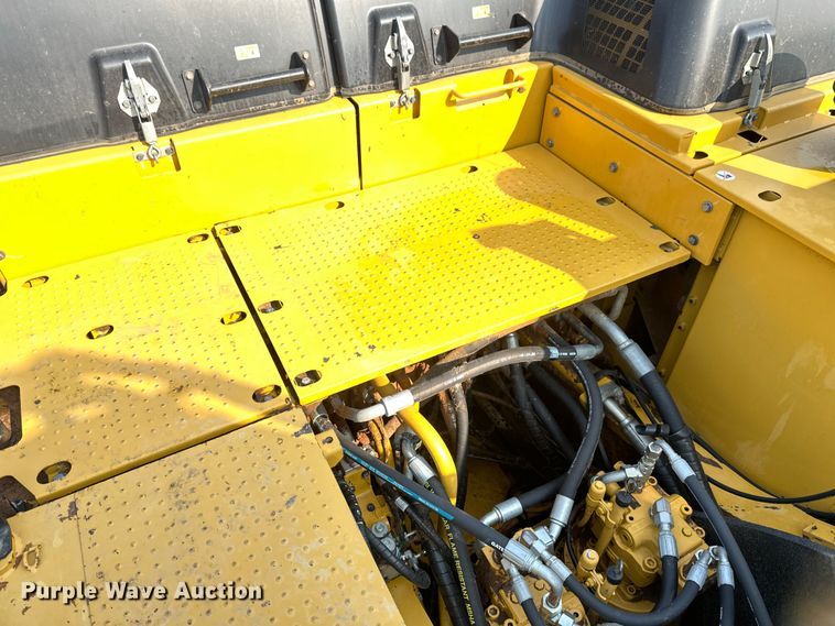 image for item EB2825 2019 Caterpillar 349FL excavator