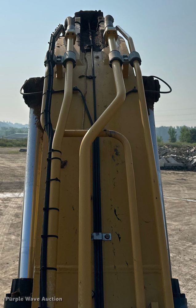 image for item EB2825 2019 Caterpillar 349FL excavator