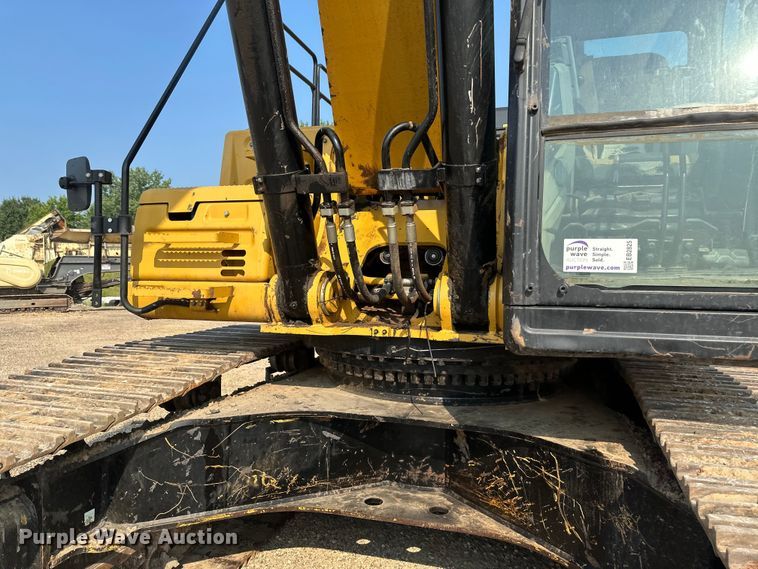 image for item EB2825 2019 Caterpillar 349FL excavator