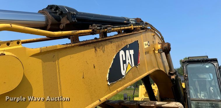 image for item EB2825 2019 Caterpillar 349FL excavator