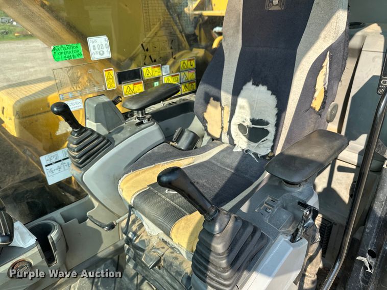image for item EB2825 2019 Caterpillar 349FL excavator