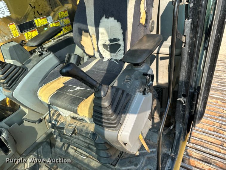 image for item EB2825 2019 Caterpillar 349FL excavator