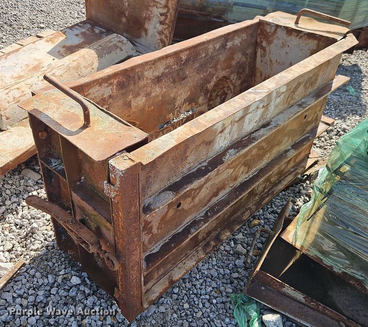 image for item EB8174 (8) sets of retaining wall block concrete forms