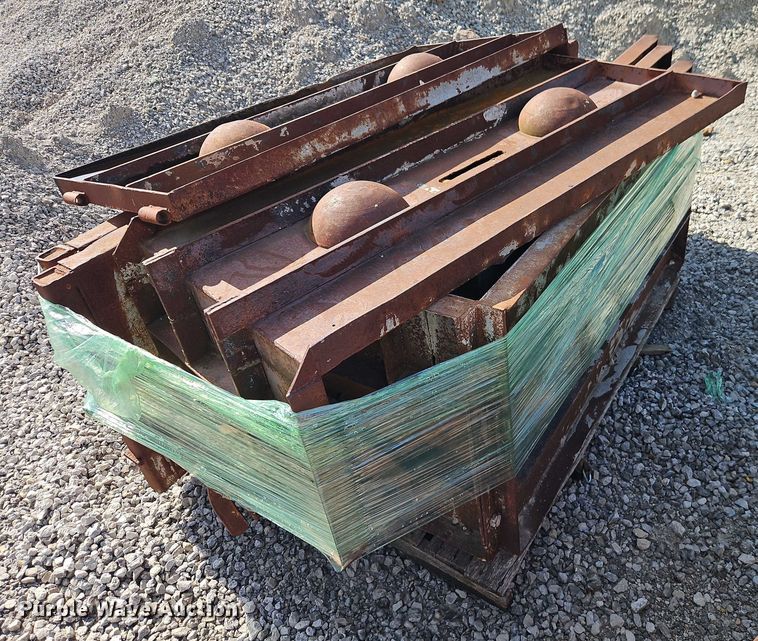 image for item EB8174 (8) sets of retaining wall block concrete forms