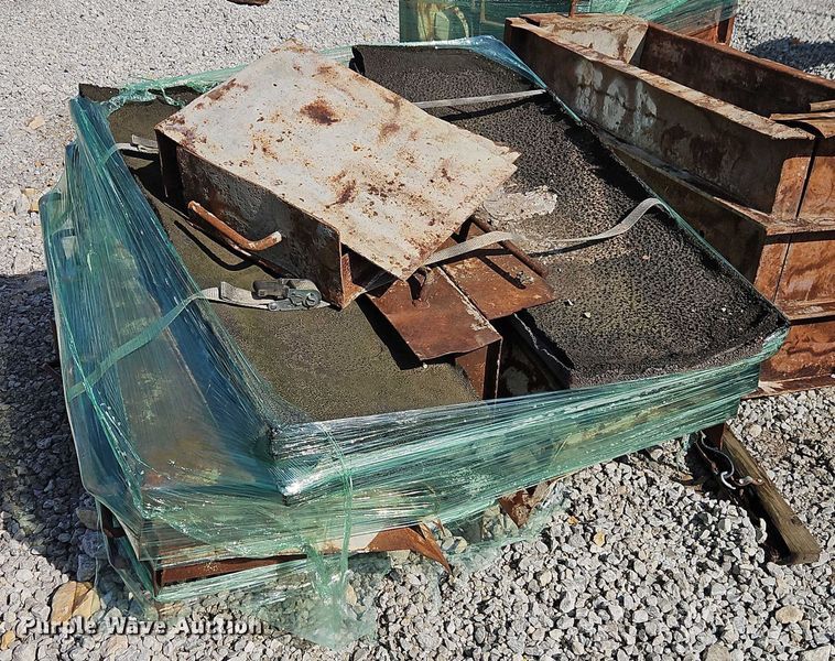 image for item EB8174 (8) sets of retaining wall block concrete forms