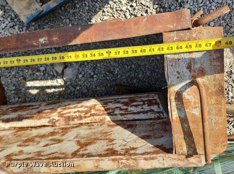 image for item EB8174 (8) sets of retaining wall block concrete forms