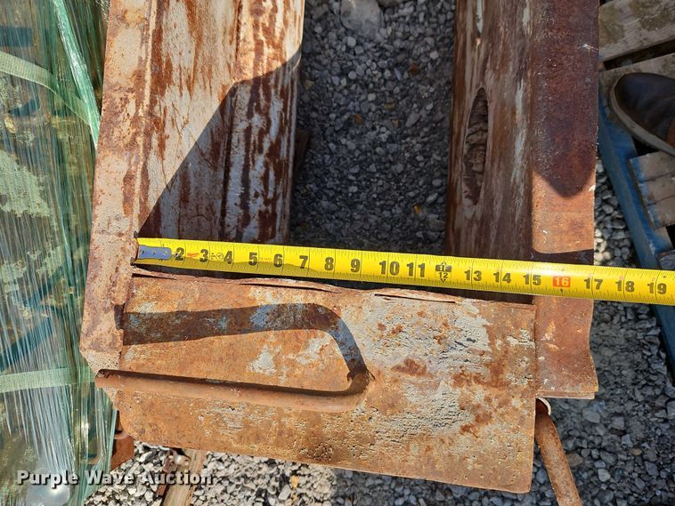 image for item EB8174 (8) sets of retaining wall block concrete forms