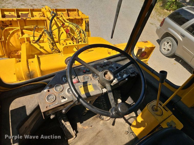 image for item EB8202 1987 Trojan 1900Z wheel loader