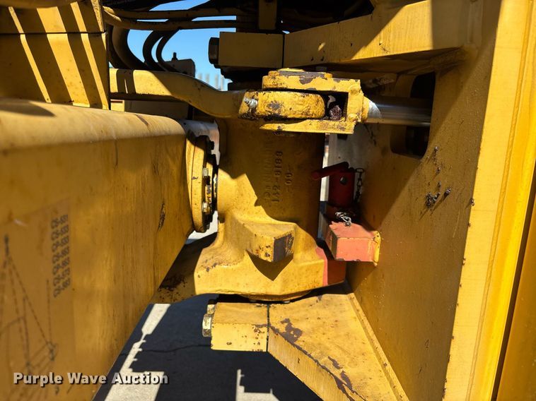 image for item EC1082 2000 Caterpillar CS-563D single drum vibratory roller