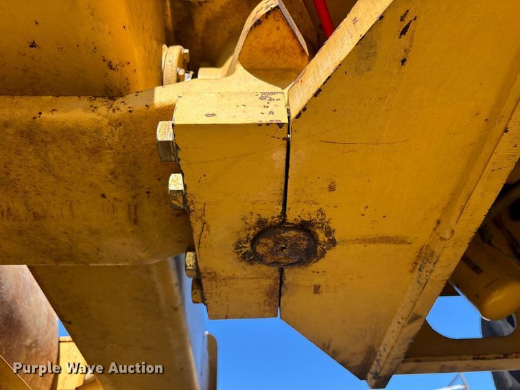 image for item EC1082 2000 Caterpillar CS-563D single drum vibratory roller