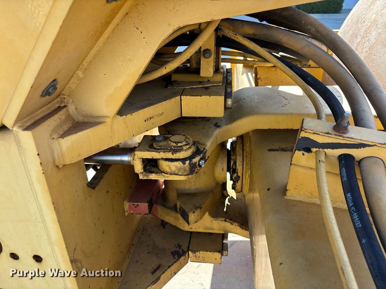 image for item EC1082 2000 Caterpillar CS-563D single drum vibratory roller