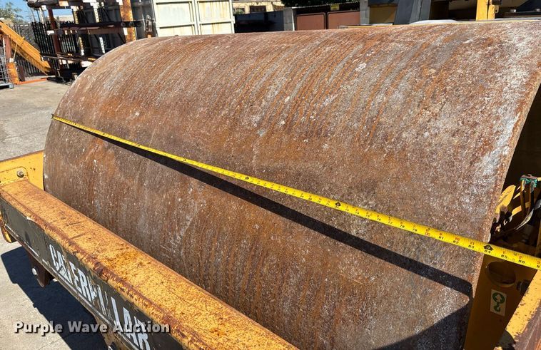 image for item EC1082 2000 Caterpillar CS-563D single drum vibratory roller