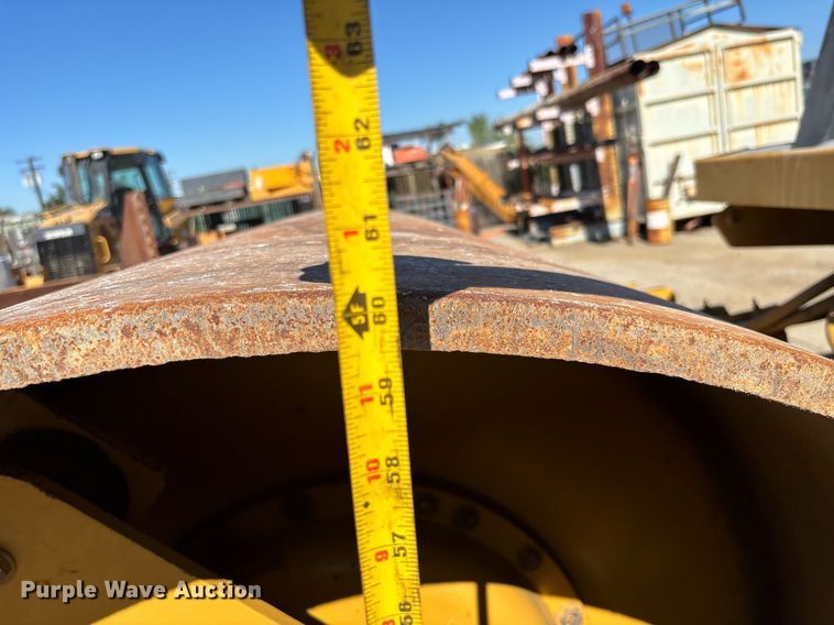 image for item EC1082 2000 Caterpillar CS-563D single drum vibratory roller