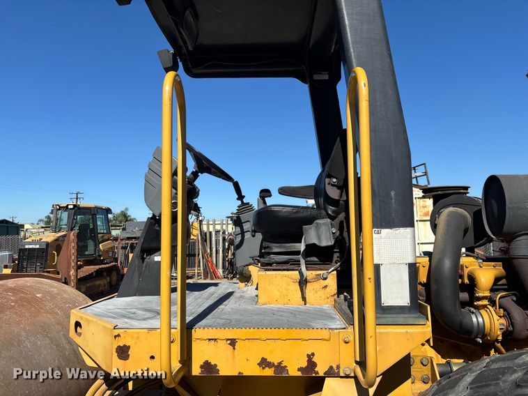 image for item EC1082 2000 Caterpillar CS-563D single drum vibratory roller