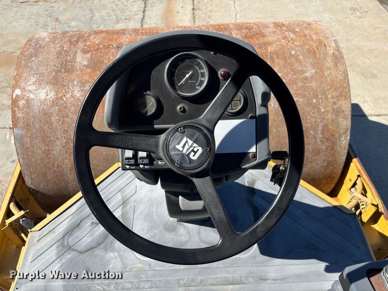 image for item EC1082 2000 Caterpillar CS-563D single drum vibratory roller