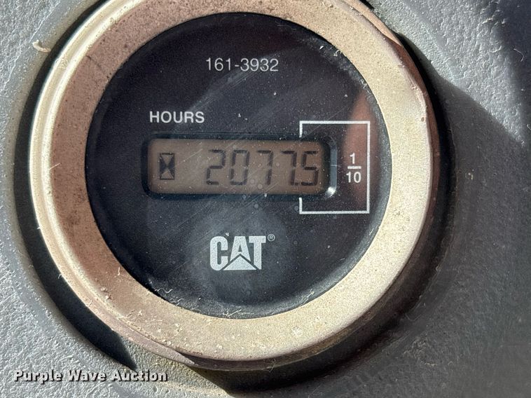 image for item EC1082 2000 Caterpillar CS-563D single drum vibratory roller