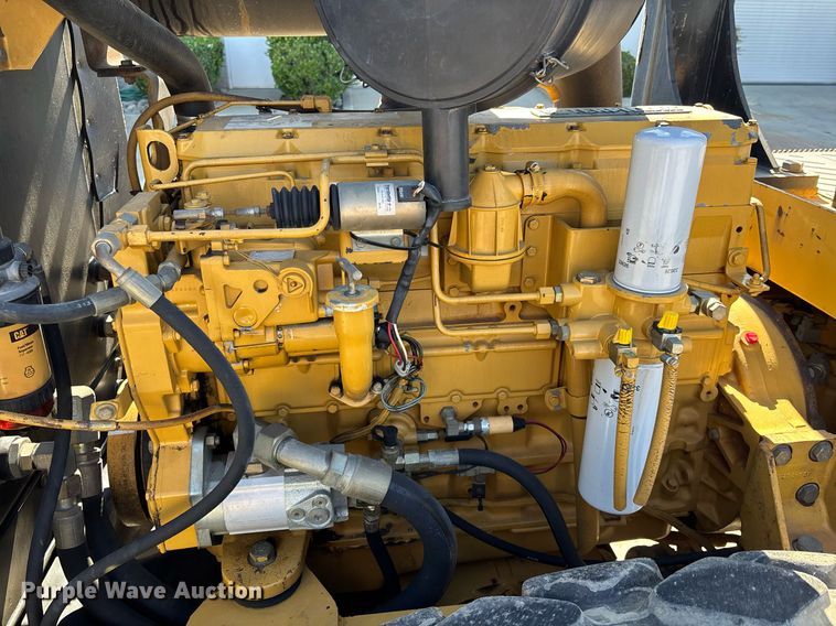 image for item EC1082 2000 Caterpillar CS-563D single drum vibratory roller