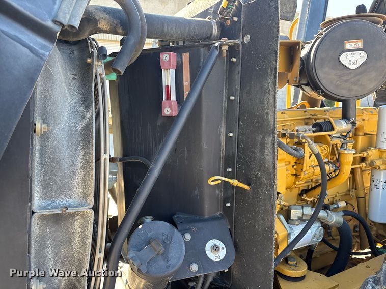 image for item EC1082 2000 Caterpillar CS-563D single drum vibratory roller