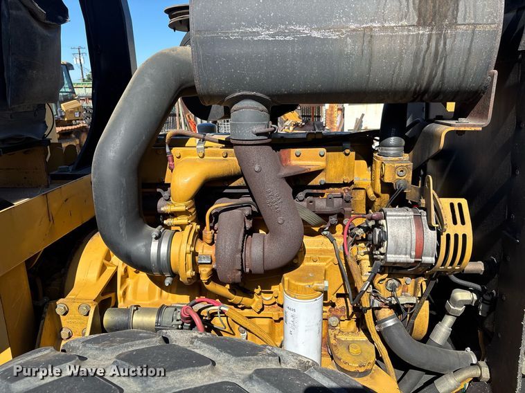 image for item EC1082 2000 Caterpillar CS-563D single drum vibratory roller