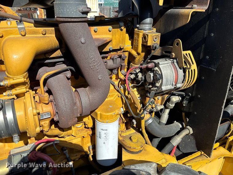 image for item EC1082 2000 Caterpillar CS-563D single drum vibratory roller