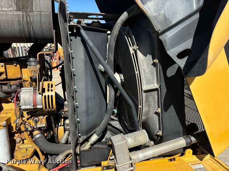 image for item EC1082 2000 Caterpillar CS-563D single drum vibratory roller