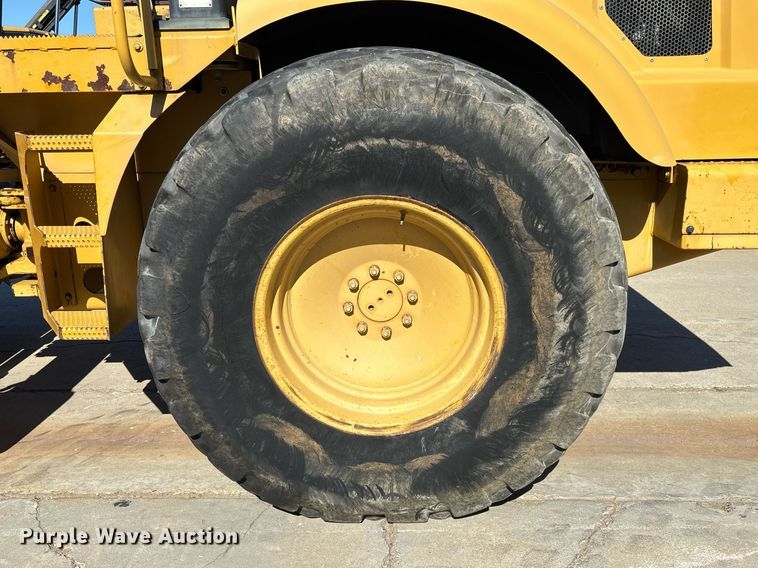 image for item EC1082 2000 Caterpillar CS-563D single drum vibratory roller