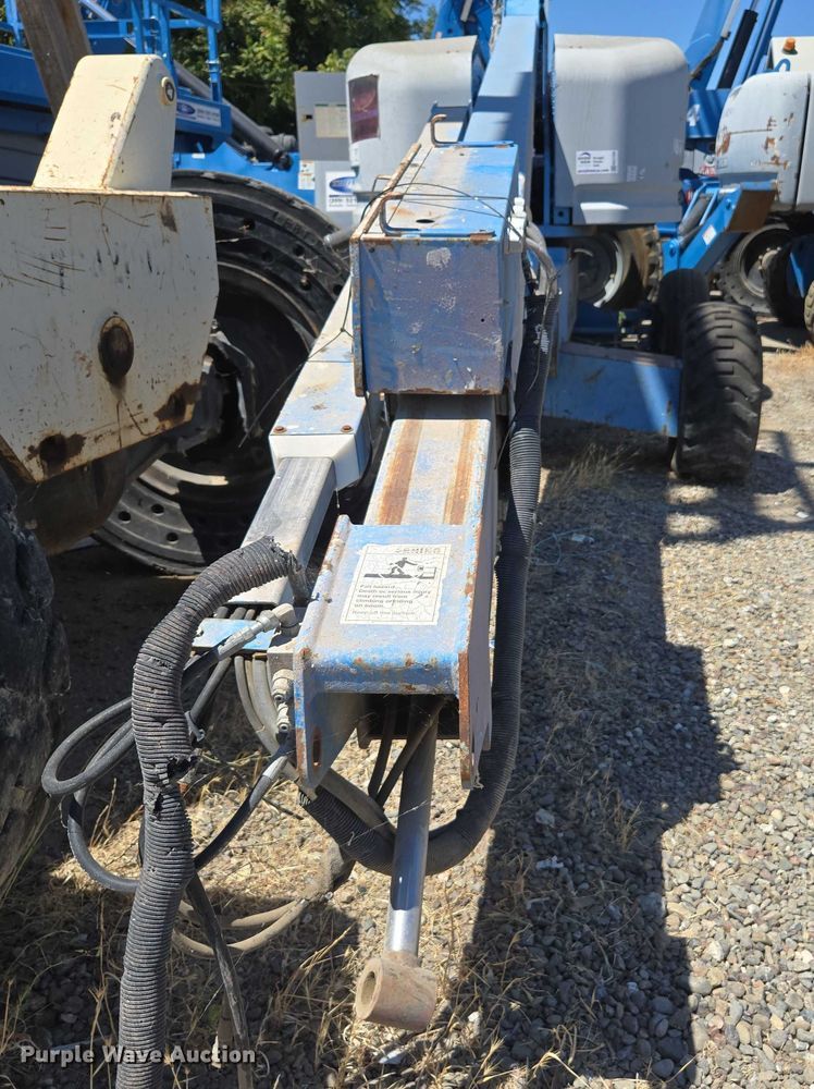 image for item EC1104 1998 Genie S-40 boom lift