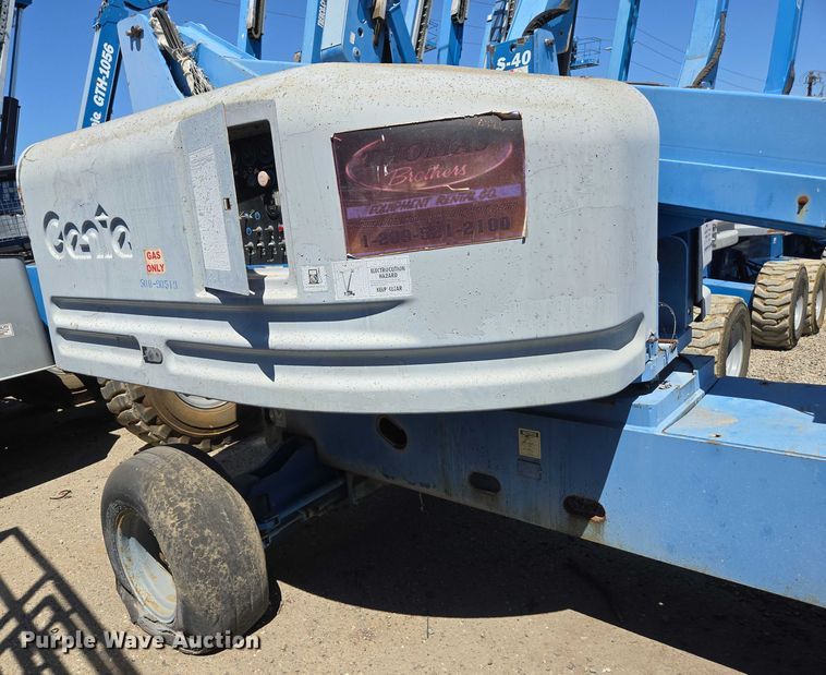 image for item EC1104 1998 Genie S-40 boom lift