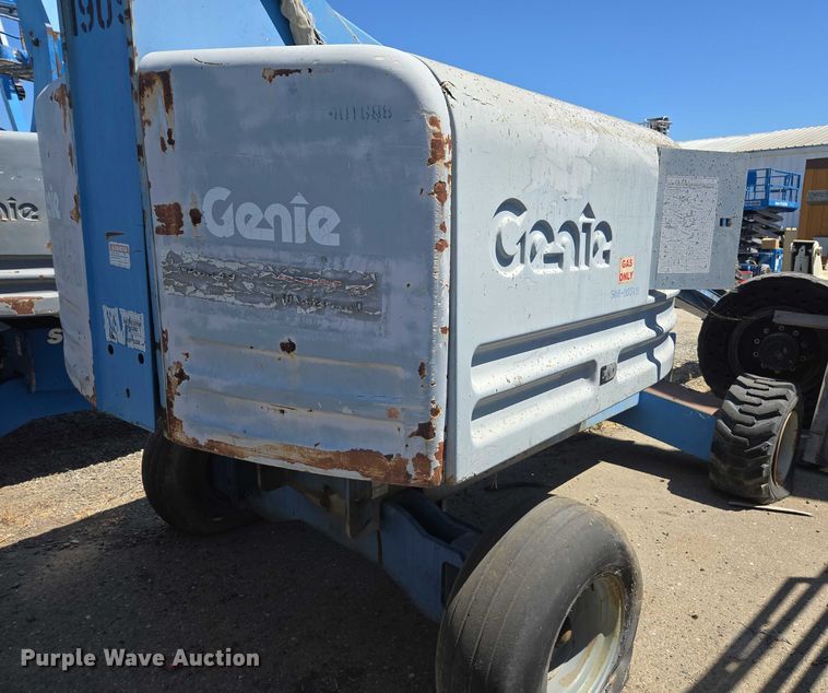 image for item EC1104 1998 Genie S-40 boom lift
