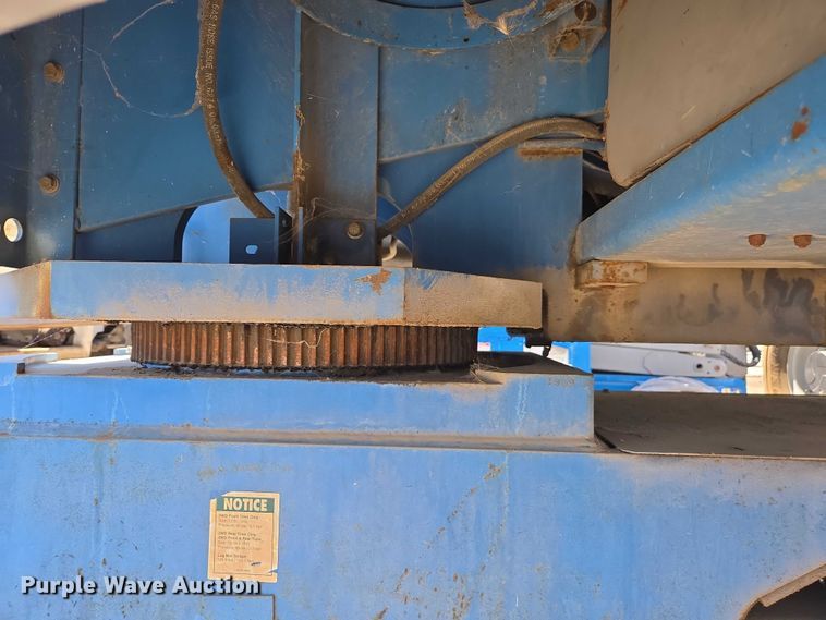 image for item EC1104 1998 Genie S-40 boom lift