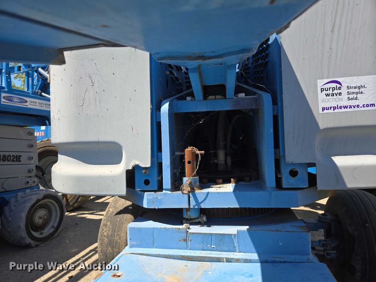 image for item EC1104 1998 Genie S-40 boom lift