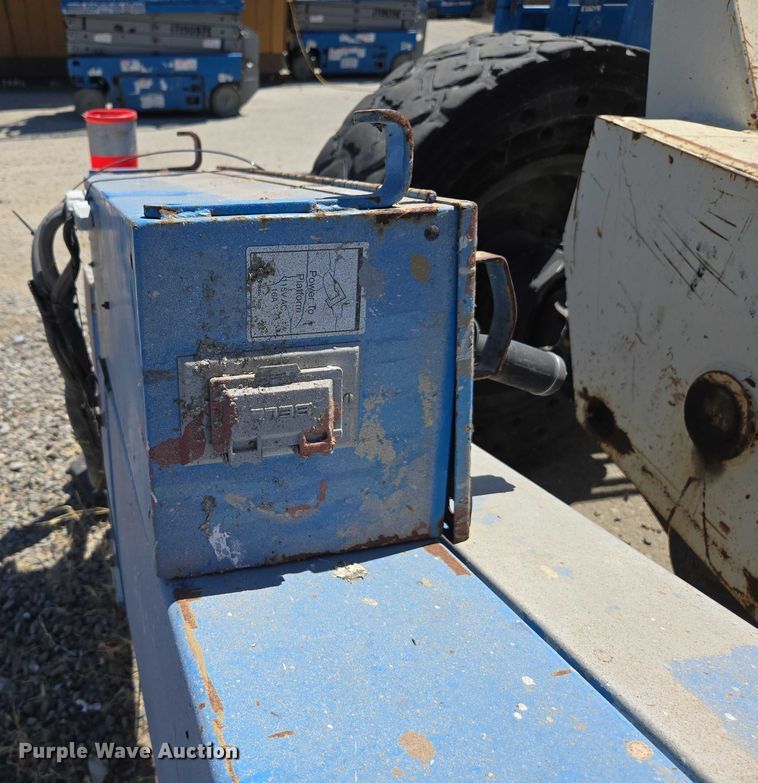 image for item EC1104 1998 Genie S-40 boom lift