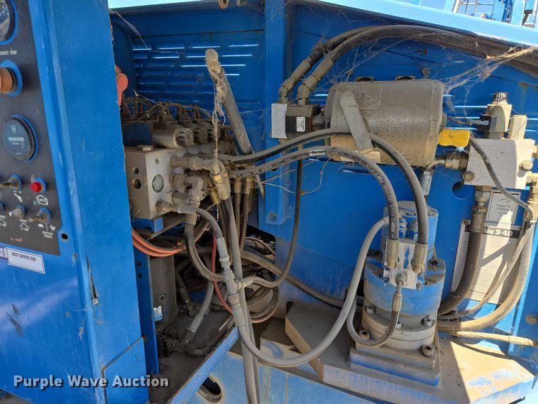 image for item EC1104 1998 Genie S-40 boom lift