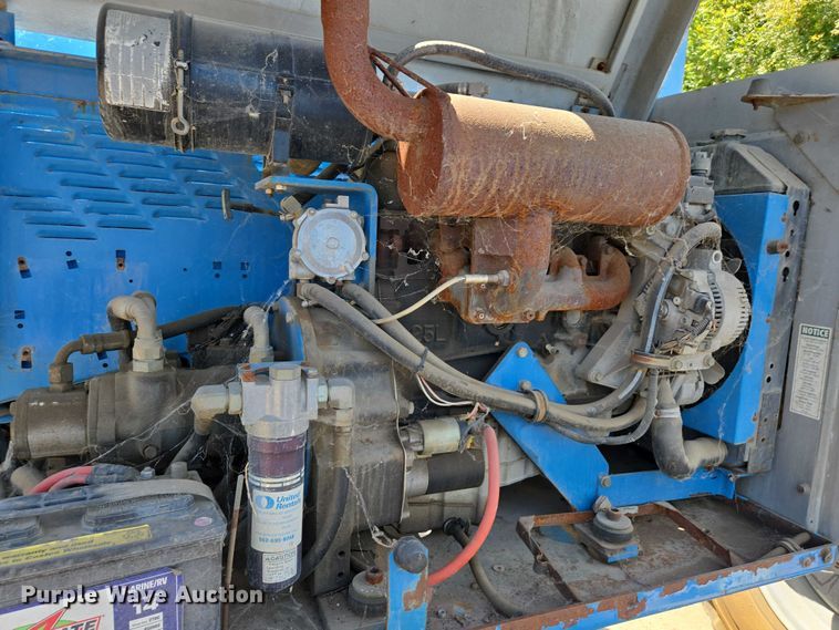 image for item EC1104 1998 Genie S-40 boom lift