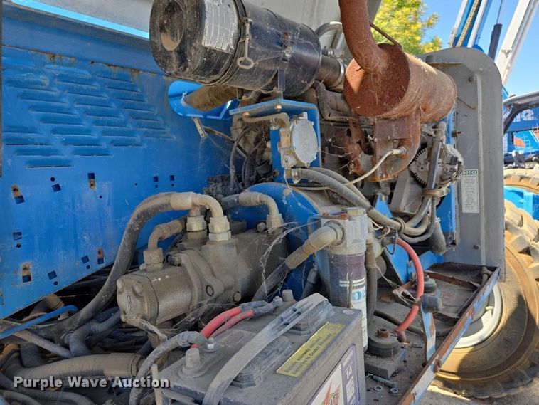 image for item EC1104 1998 Genie S-40 boom lift