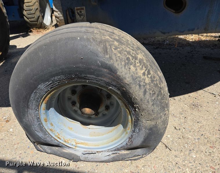 image for item EC1104 1998 Genie S-40 boom lift