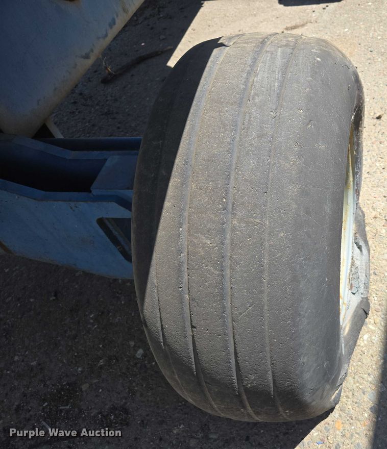 image for item EC1104 1998 Genie S-40 boom lift