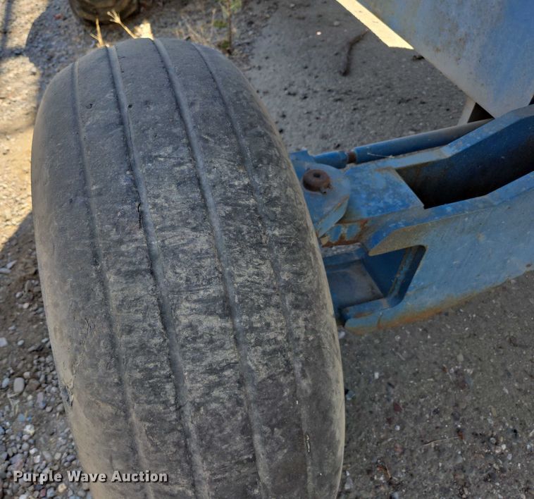 image for item EC1104 1998 Genie S-40 boom lift