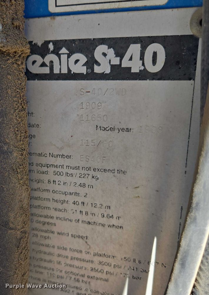 image for item EC1104 1998 Genie S-40 boom lift
