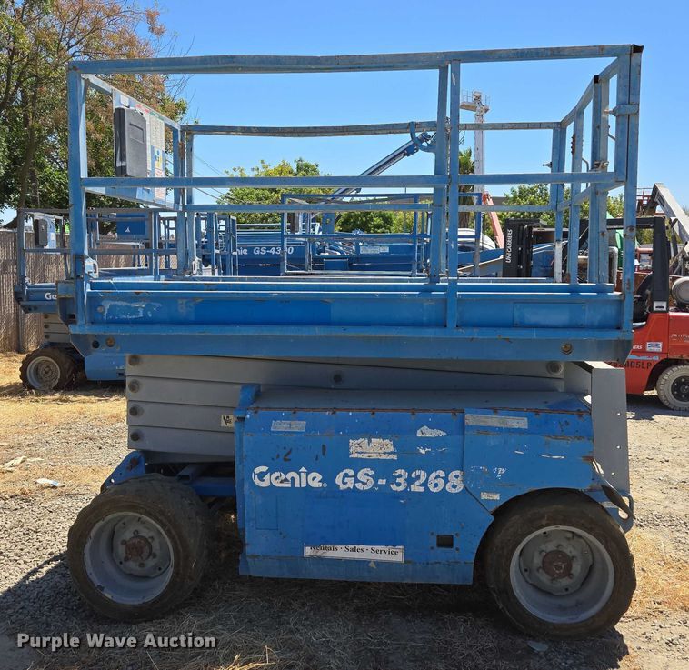 image for item EC1105 2001 Genie GS-3268 RT scissor lift