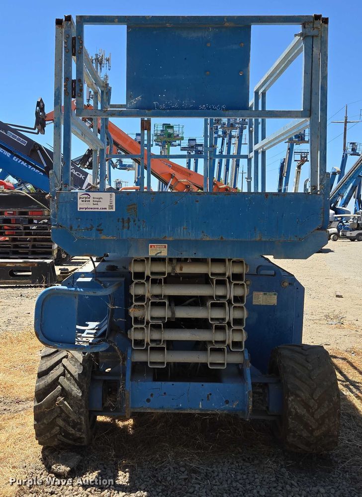 image for item EC1105 2001 Genie GS-3268 RT scissor lift