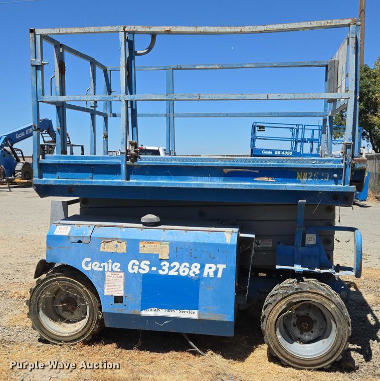 image for item EC1105 2001 Genie GS-3268 RT scissor lift
