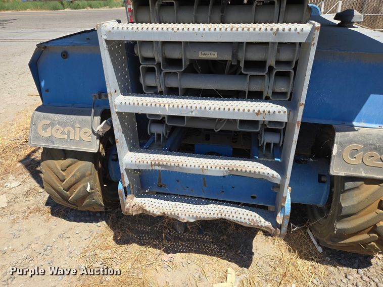 image for item EC1105 2001 Genie GS-3268 RT scissor lift