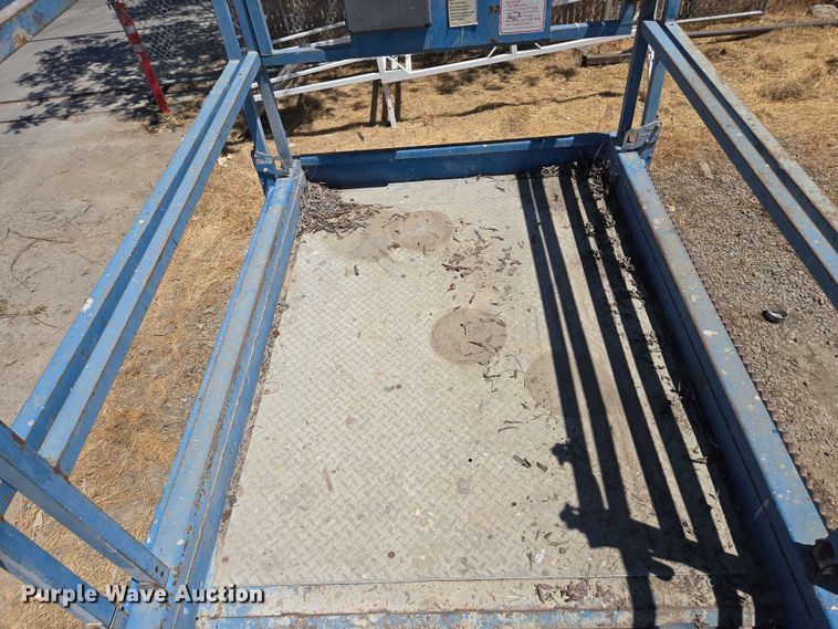 image for item EC1105 2001 Genie GS-3268 RT scissor lift
