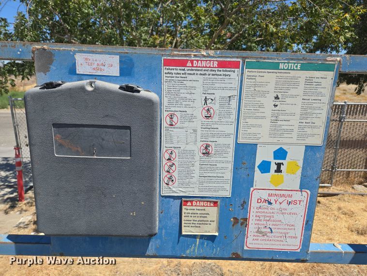 image for item EC1105 2001 Genie GS-3268 RT scissor lift