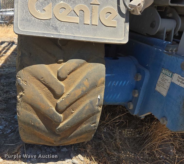 image for item EC1105 2001 Genie GS-3268 RT scissor lift