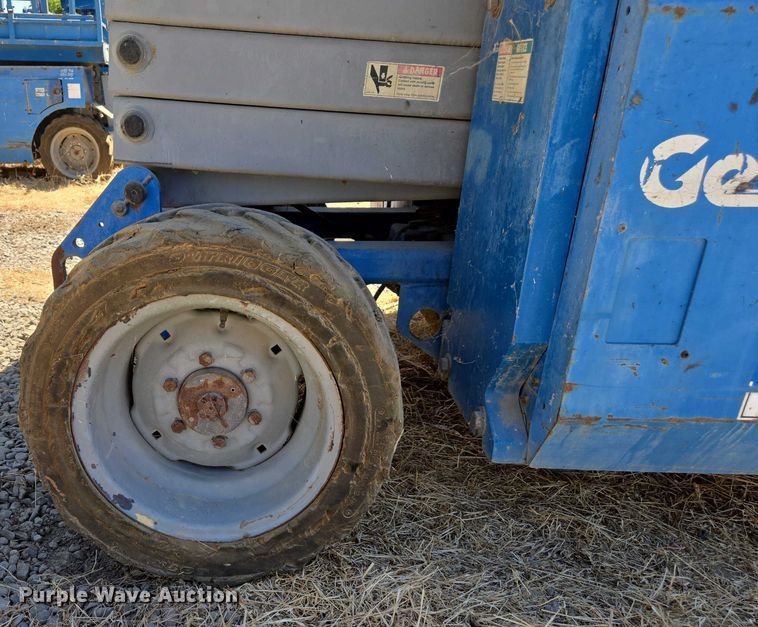 image for item EC1105 2001 Genie GS-3268 RT scissor lift