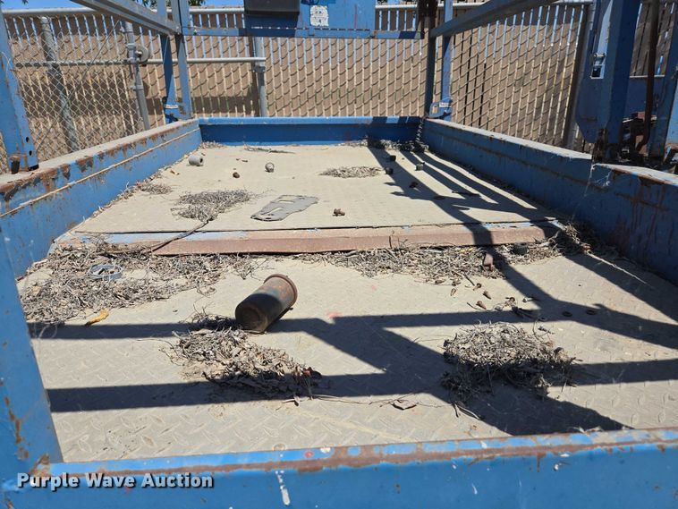 image for item EC1106 2002 Genie GS-2668 scissor lift