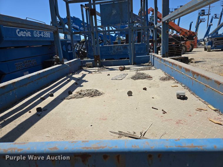 image for item EC1106 2002 Genie GS-2668 scissor lift