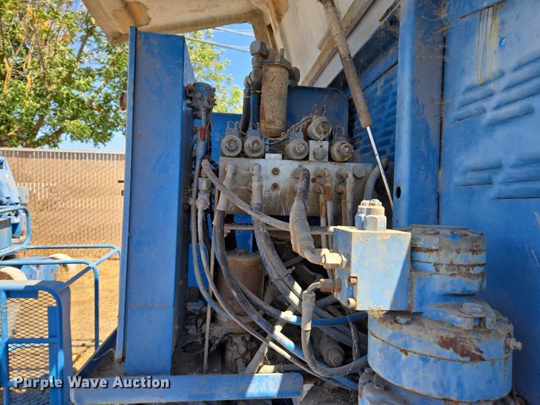 image for item EC1109 1995 Genie S-60 boom lift